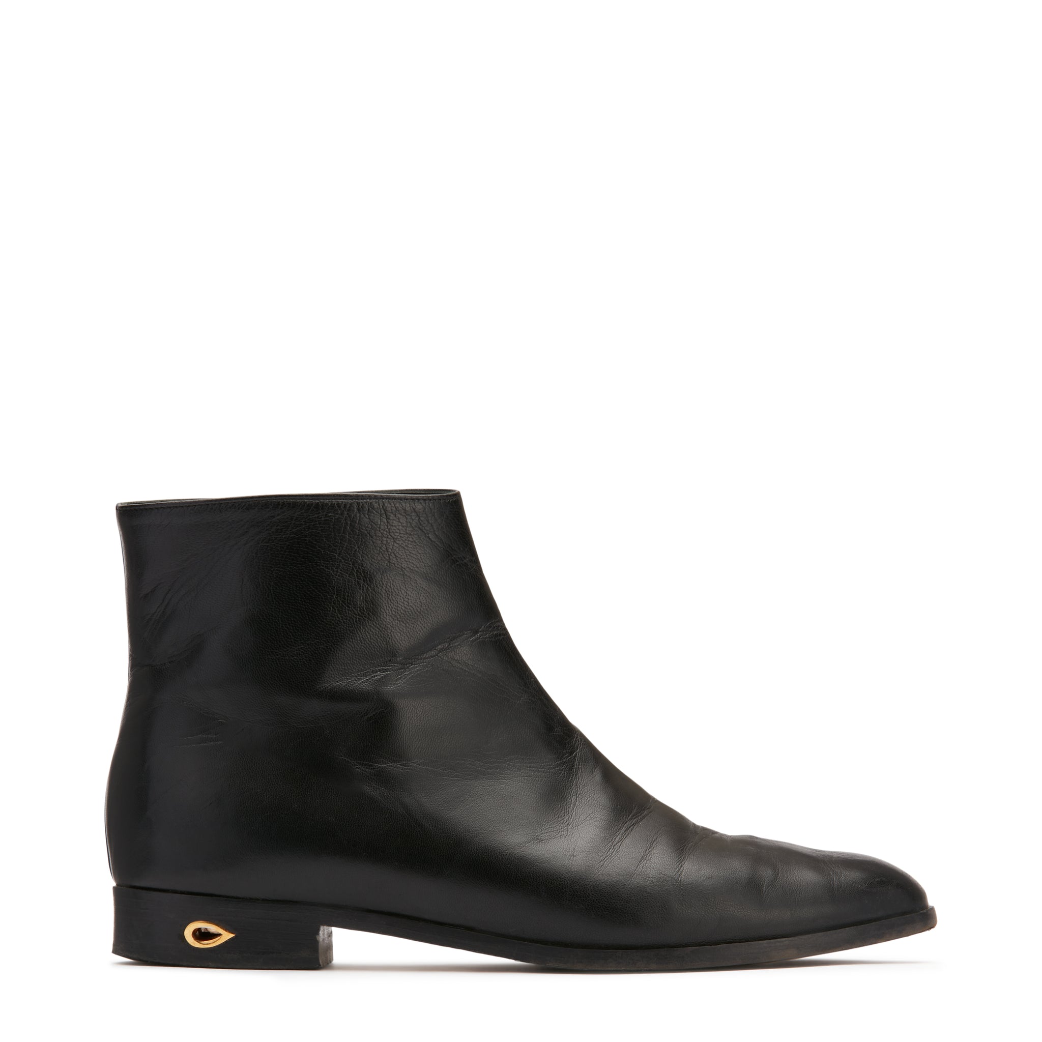 Flat pointed chelsea boots top